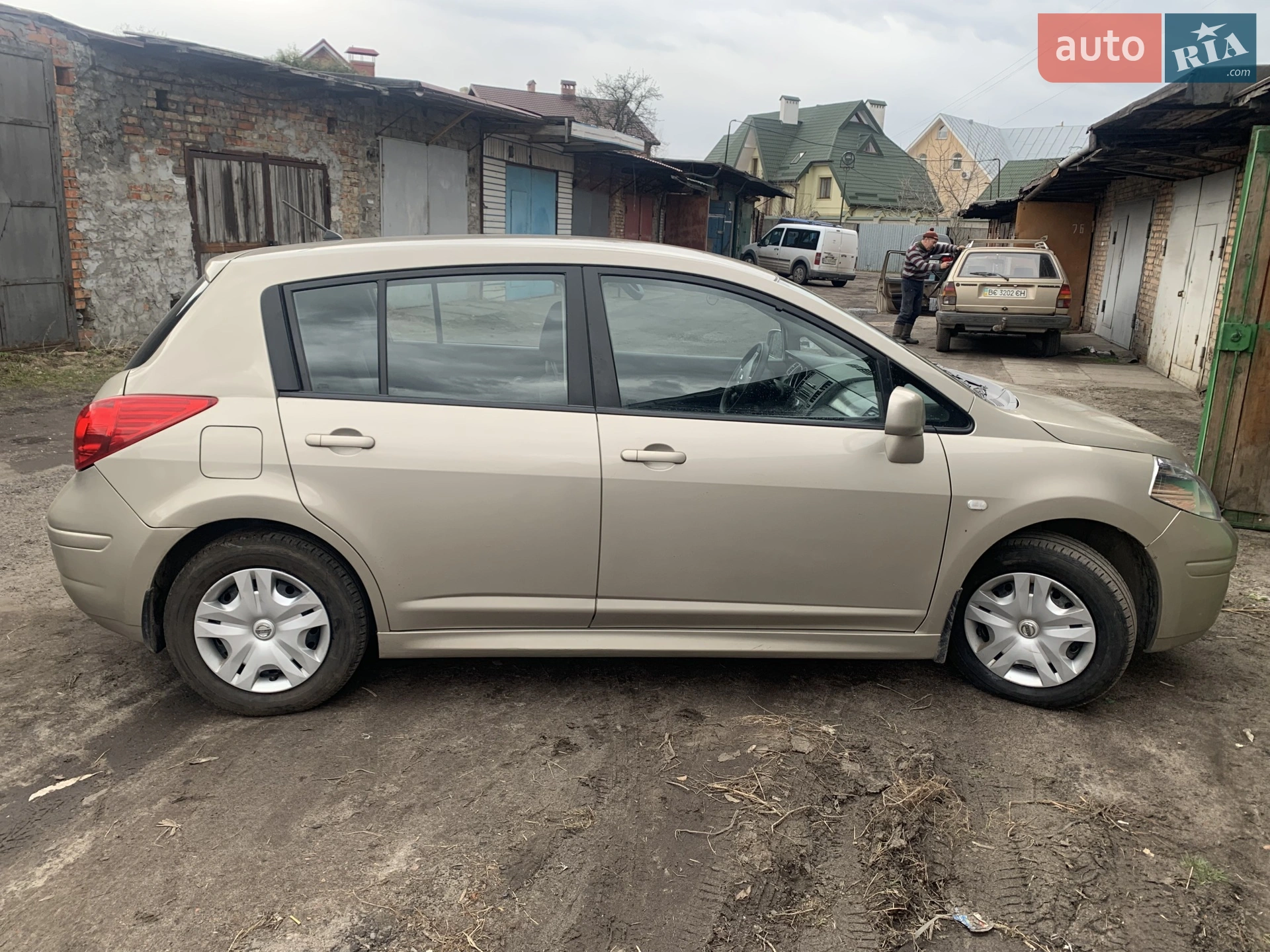 Nissan TIIDA, 2010