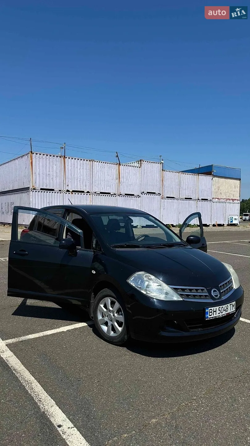 Nissan TIIDA, 2011