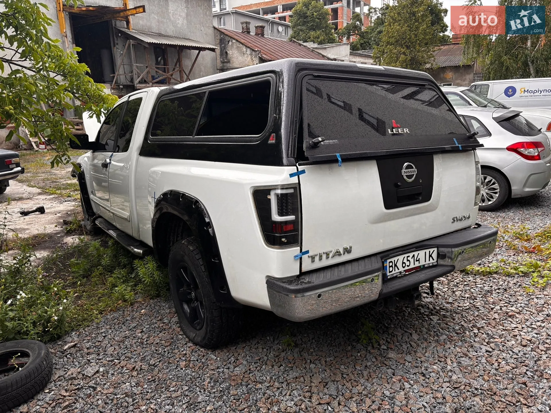 Nissan Titan, 2011