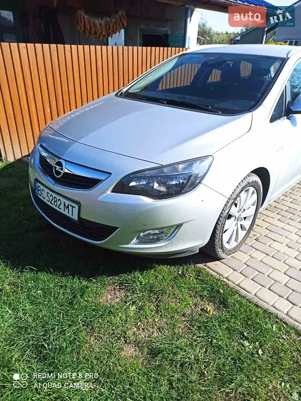 Opel Astra, 2012