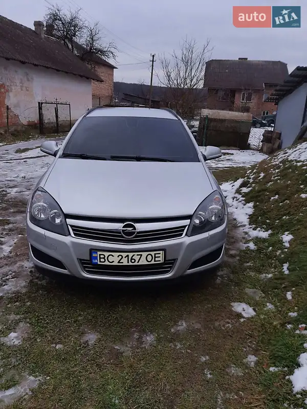 Opel Astra, 2010
