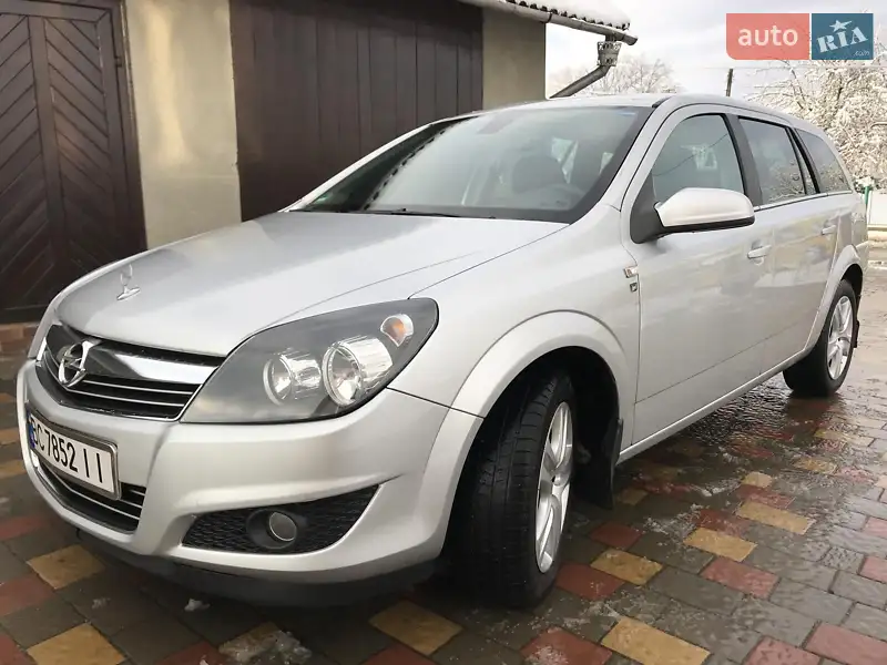 Opel Astra 2010 — 1