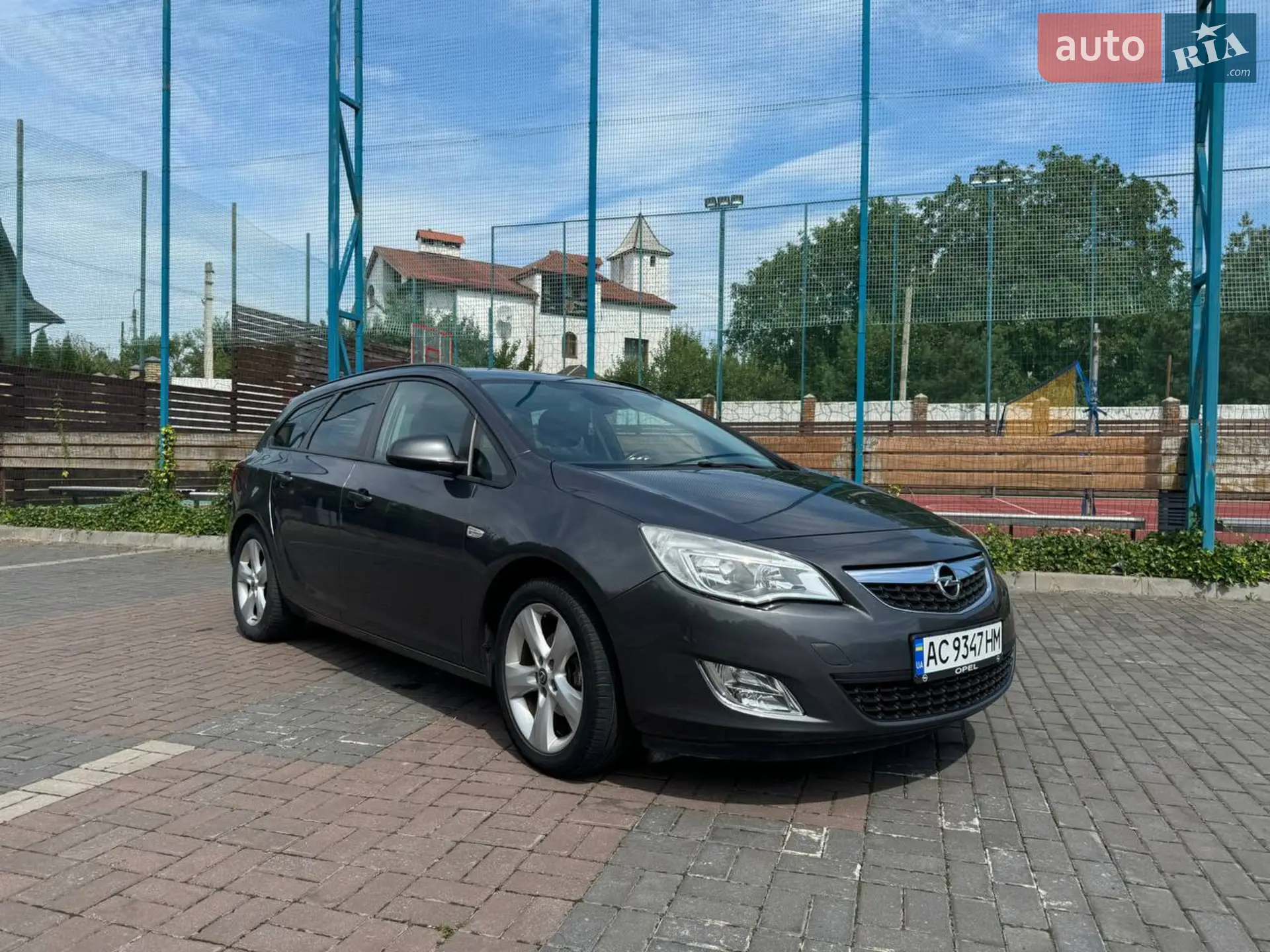 Opel Astra, 2011
