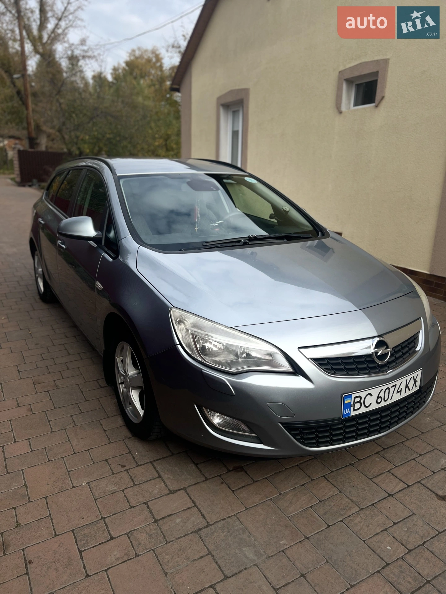 Opel Astra, 2011
