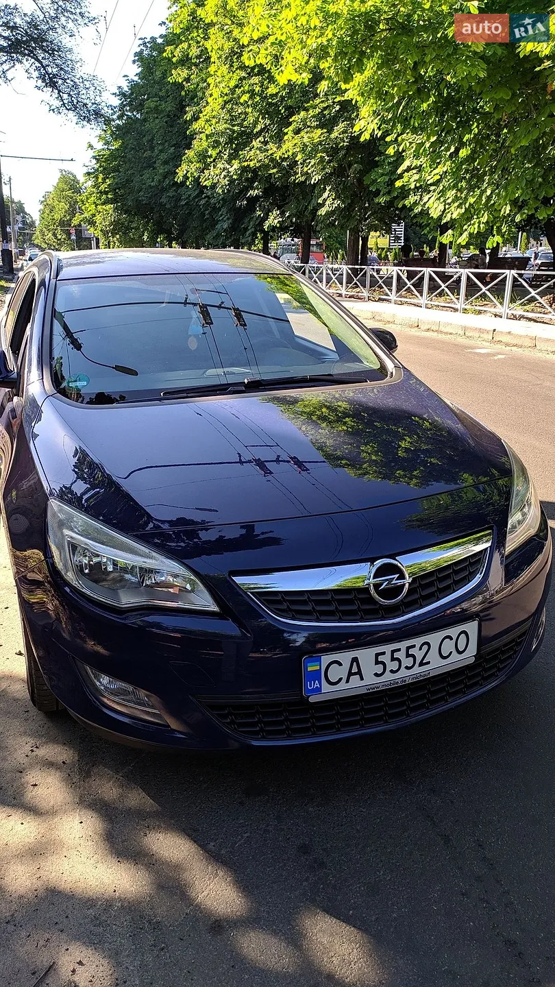 Opel Astra, 2011