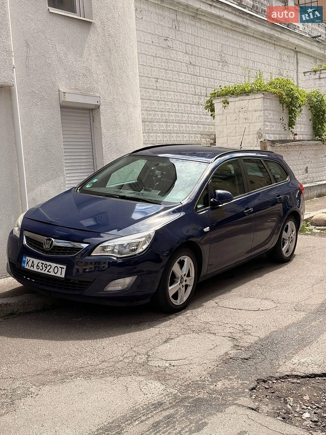 Opel Astra, 2011