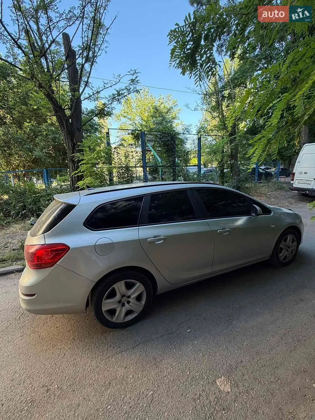 Opel Astra, 2011