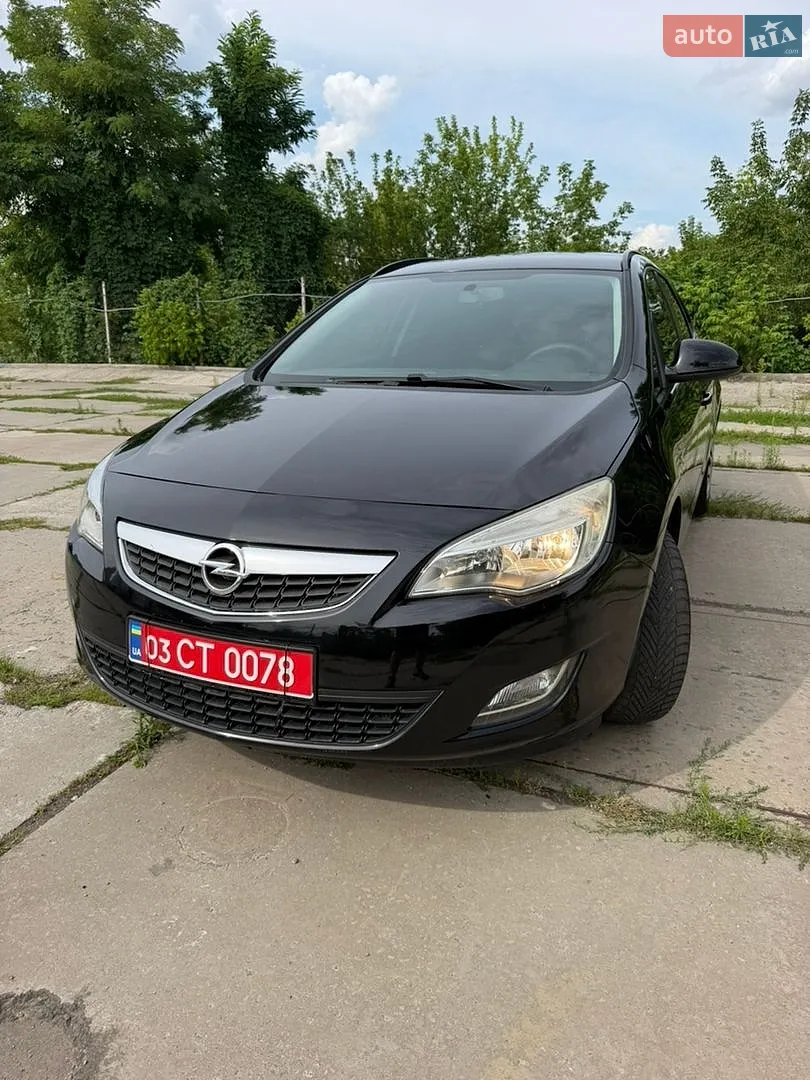 Opel Astra, 2011