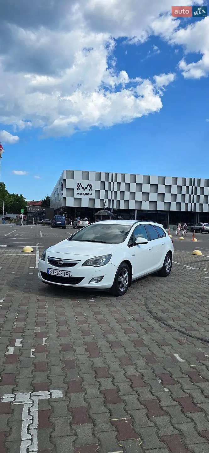 Opel Astra 2012 — 1