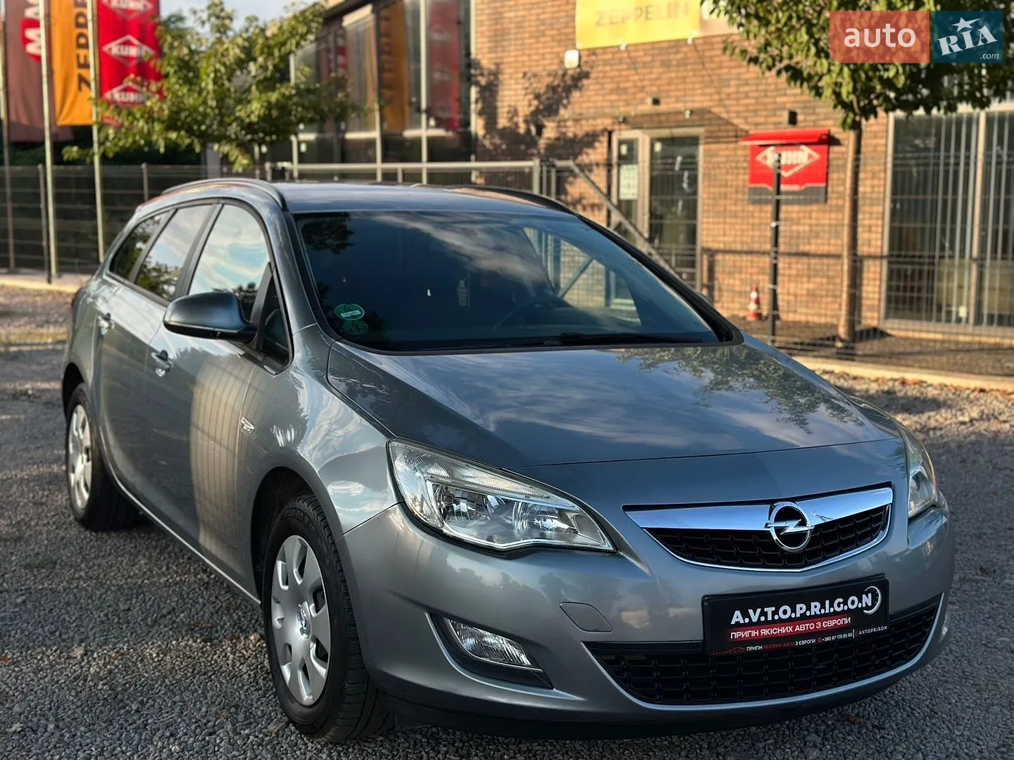 Opel Astra, 2011