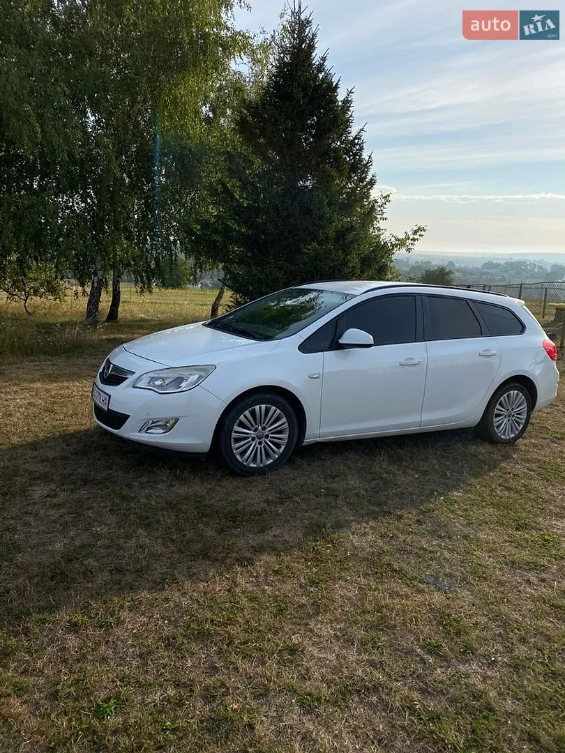 Opel Astra, 2011