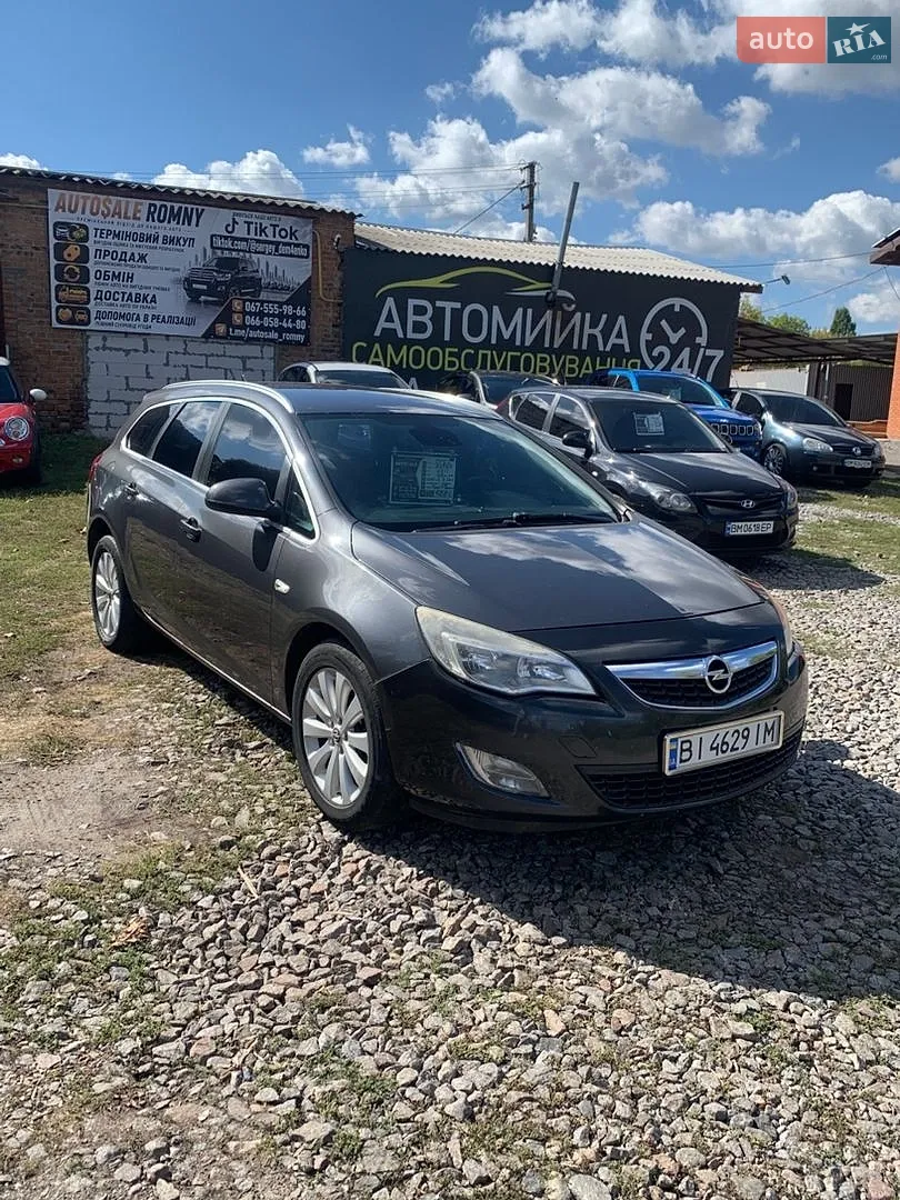 Opel Astra, 2011
