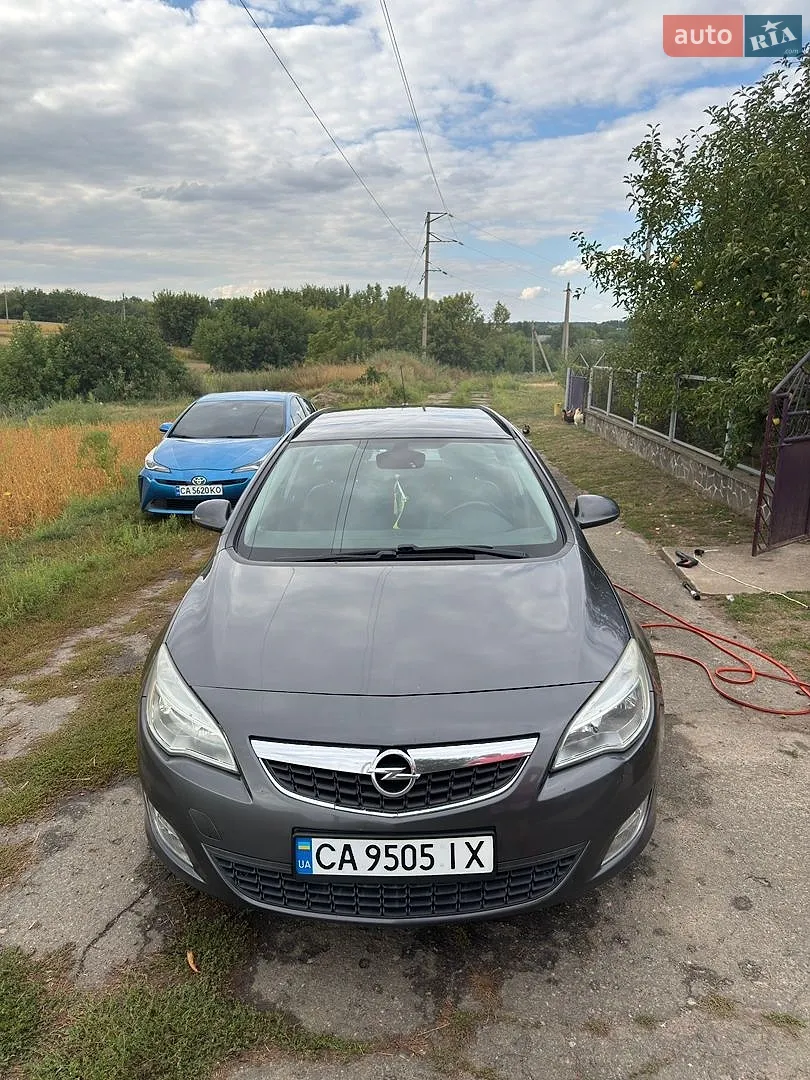 Opel Astra, 2011