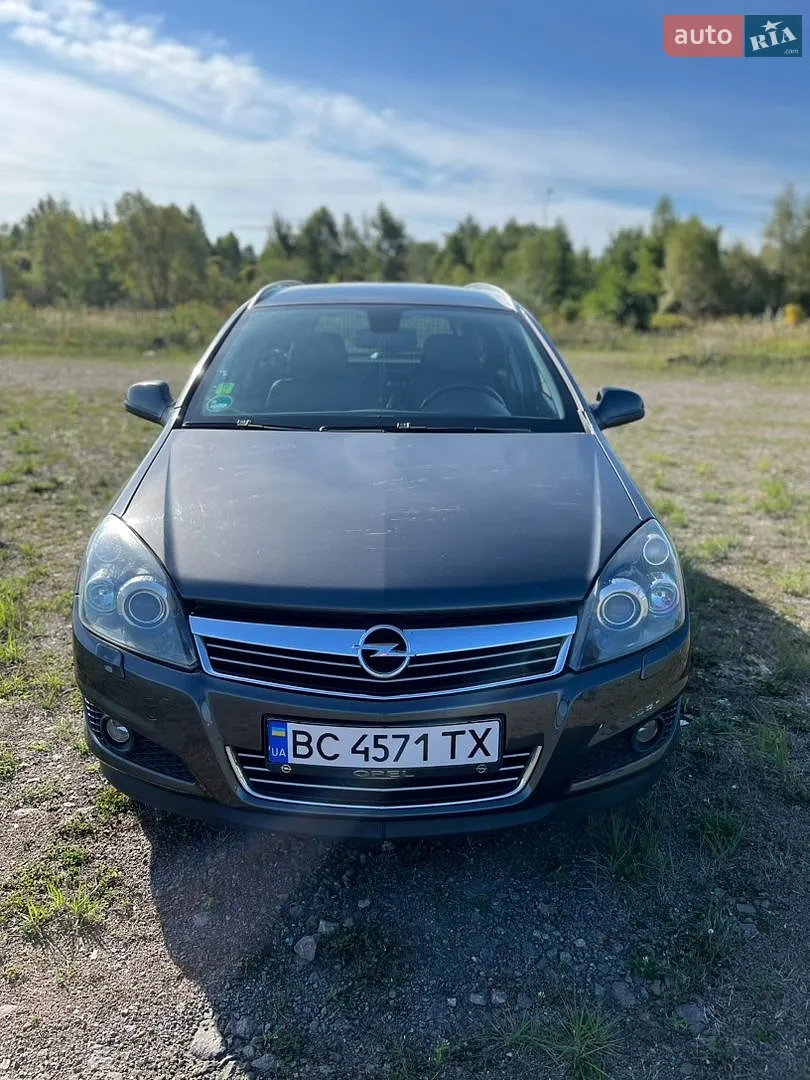Opel Astra, 2010