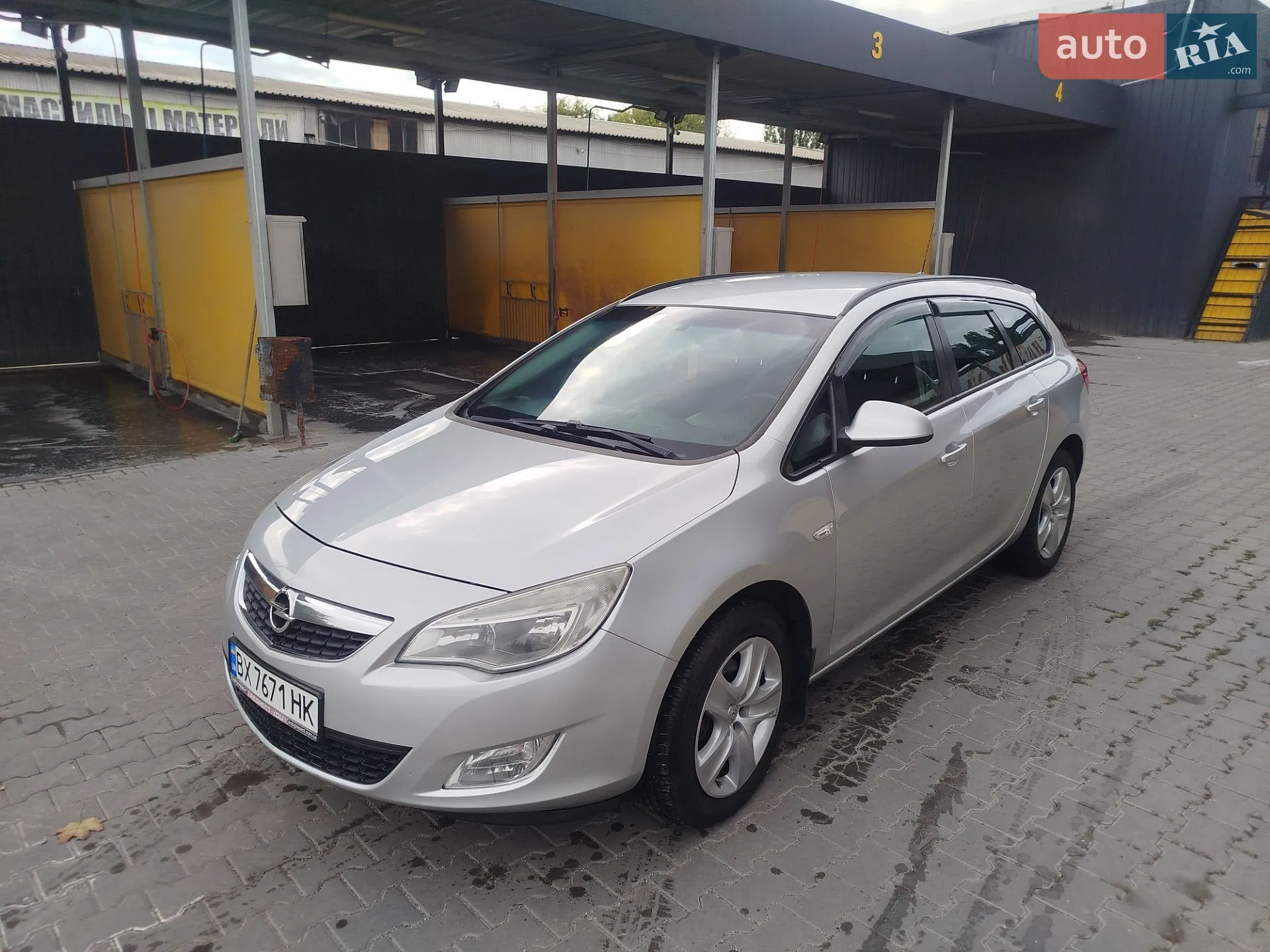 Opel Astra, 2011