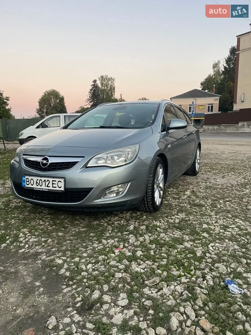Opel Astra, 2011
