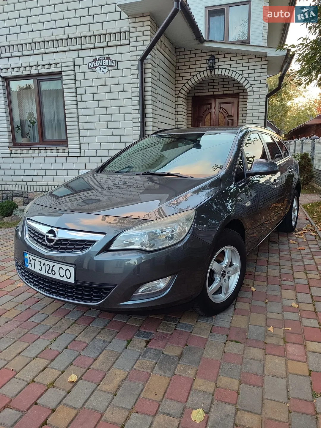 Opel Astra, 2011