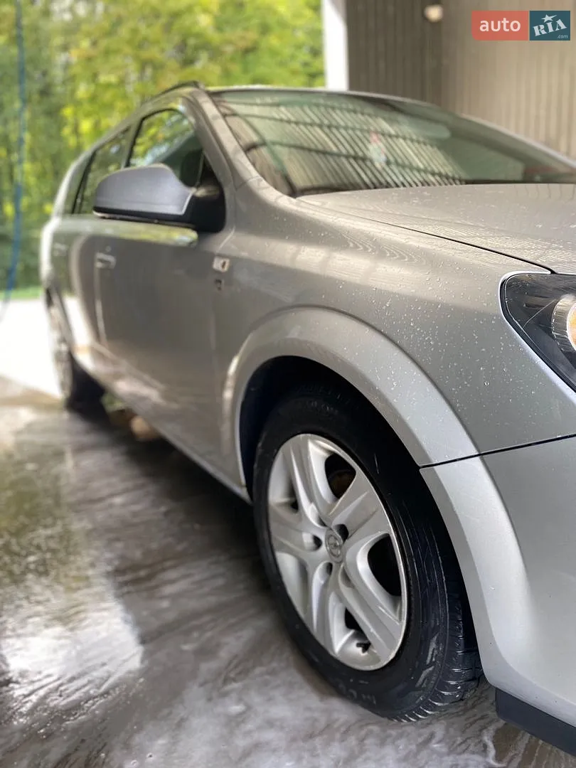 Opel Astra, 2010