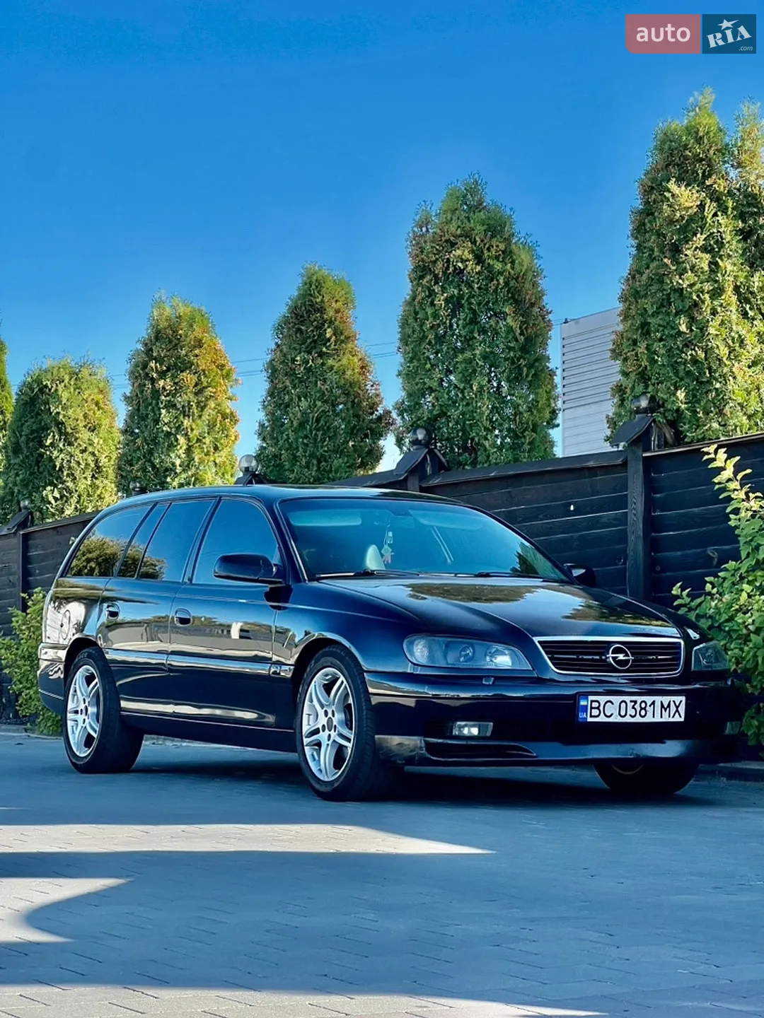 Opel Omega, 2002