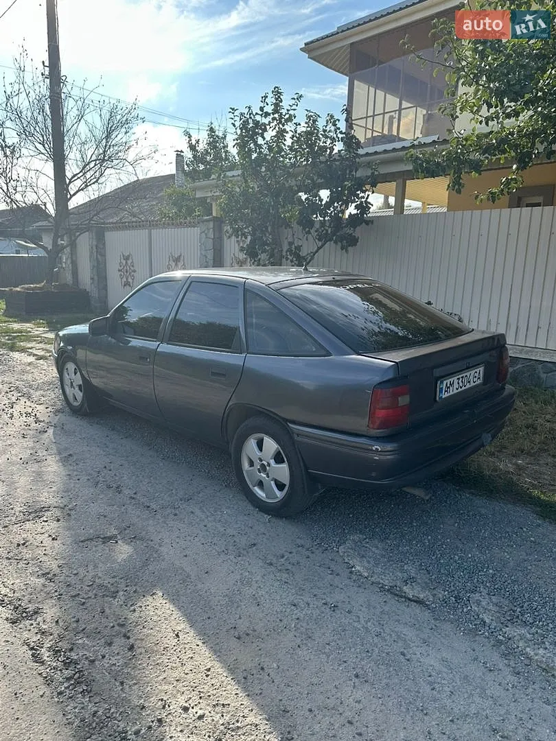 Opel Vectra, 1989