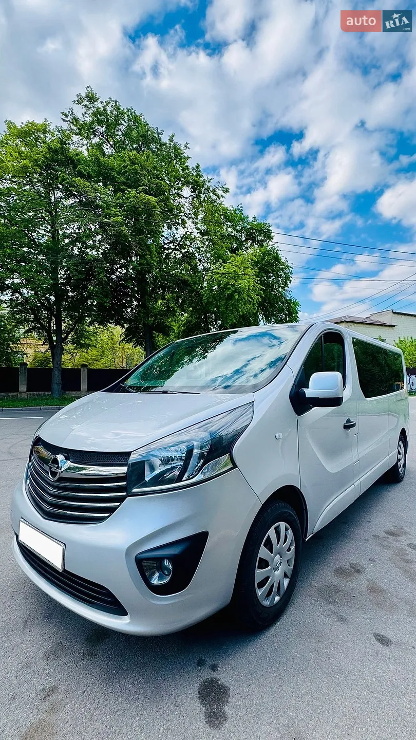 Opel Vivaro 2017 — 1