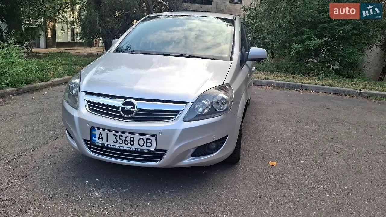Opel Zafira, 2011