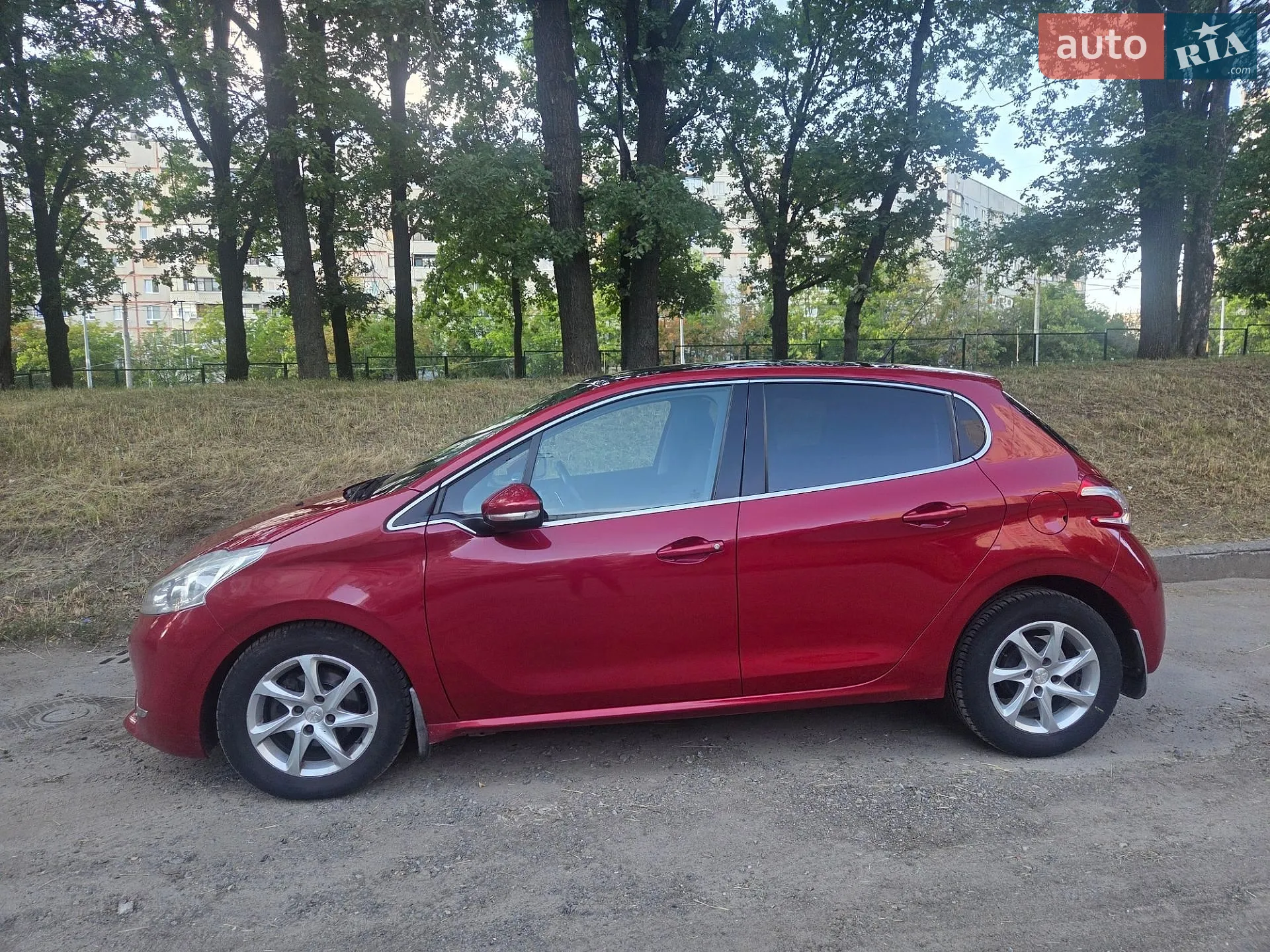 Peugeot 208, 2013