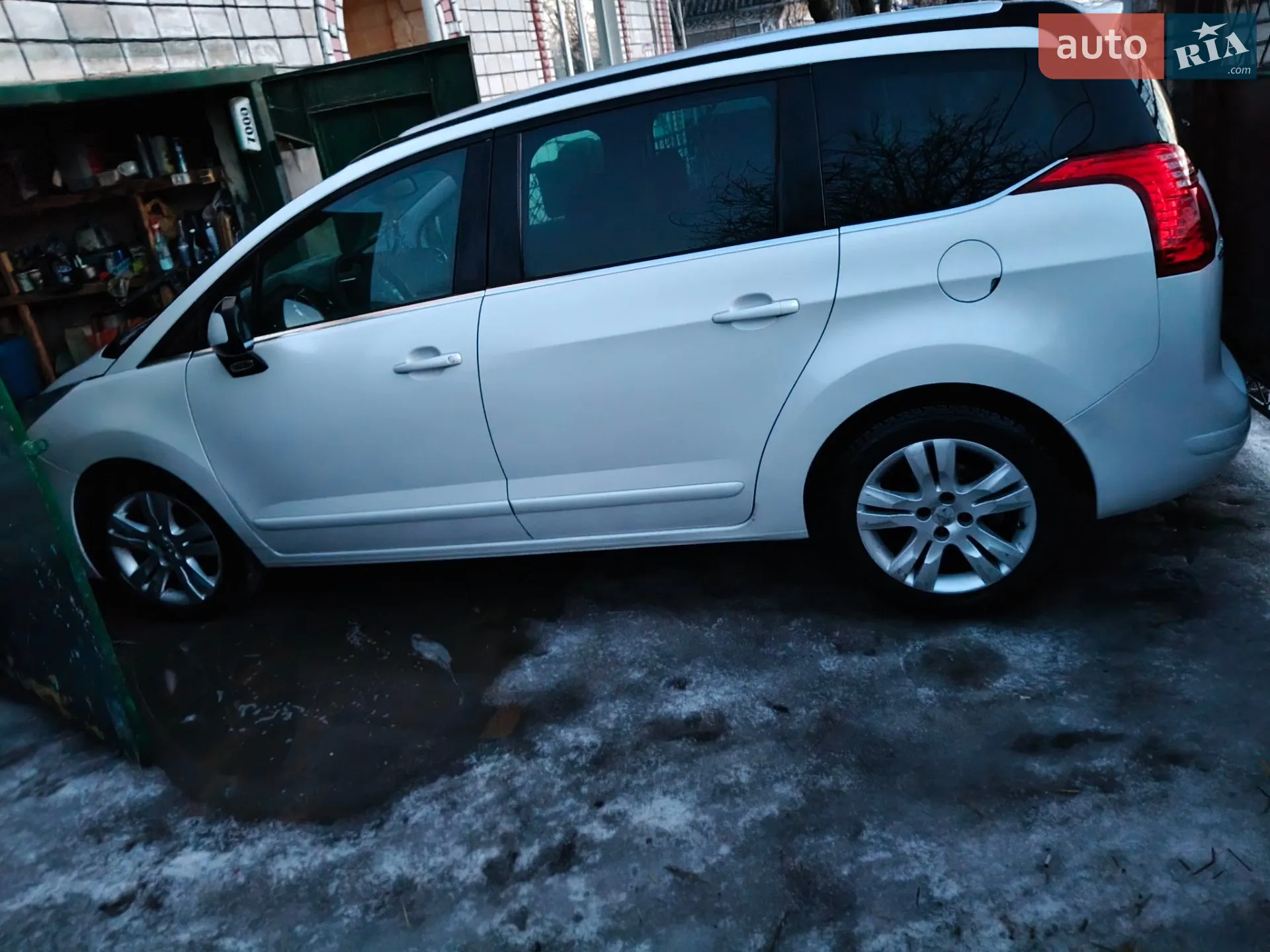 Peugeot 5008, 2011