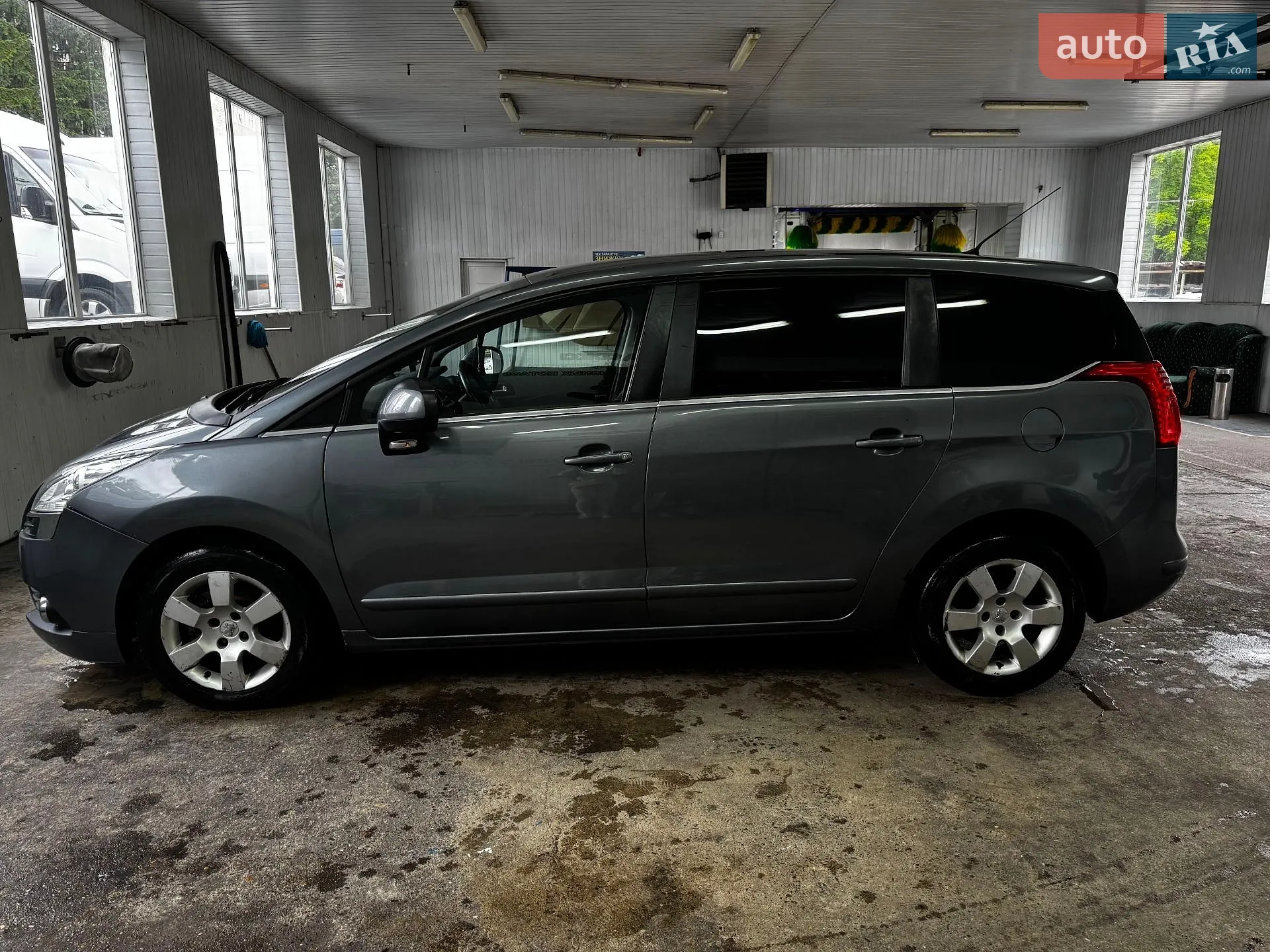 Peugeot 5008, 2011