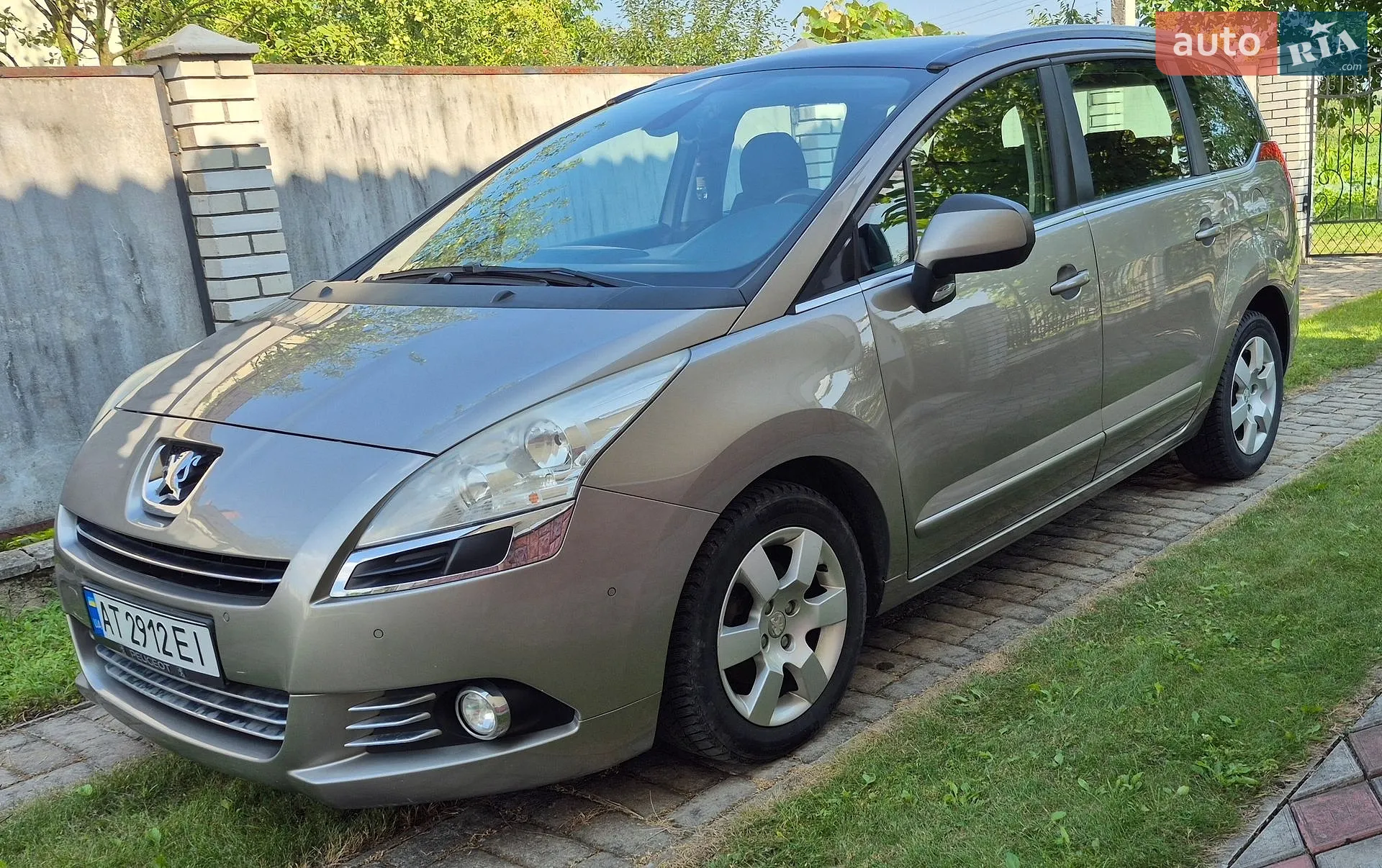 Peugeot 5008, 2011