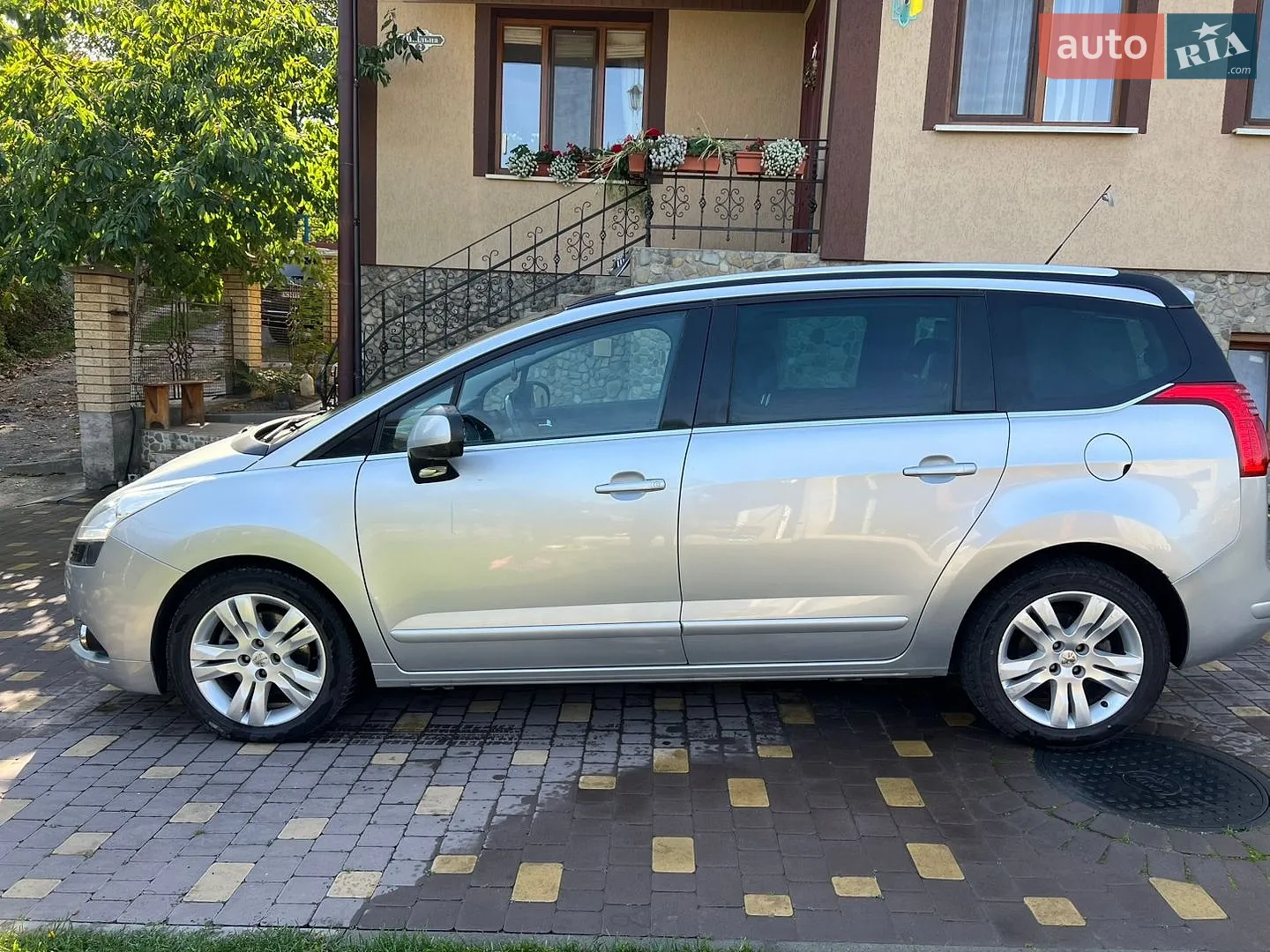 Peugeot 5008, 2011