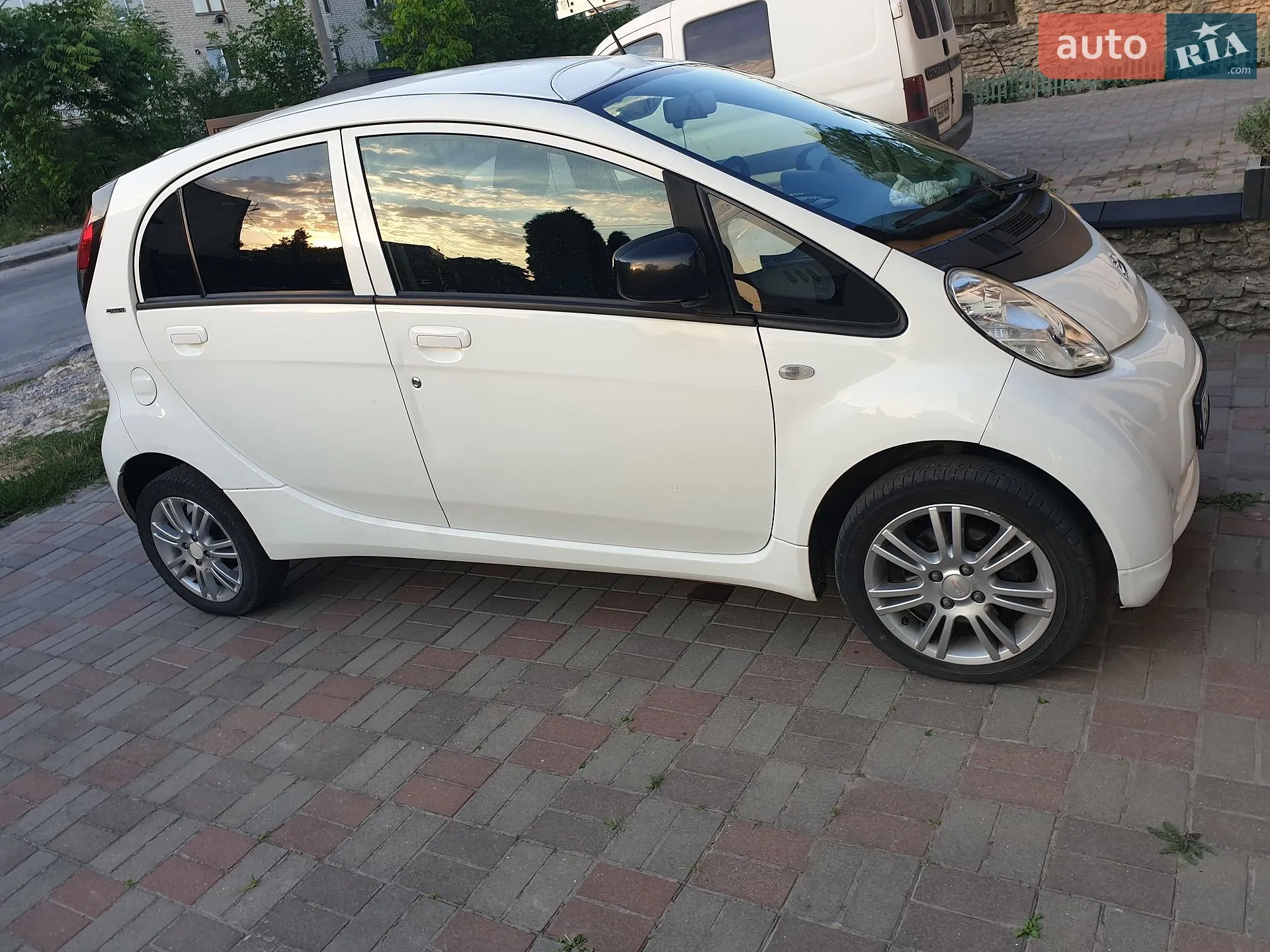 Peugeot iOn, 2012