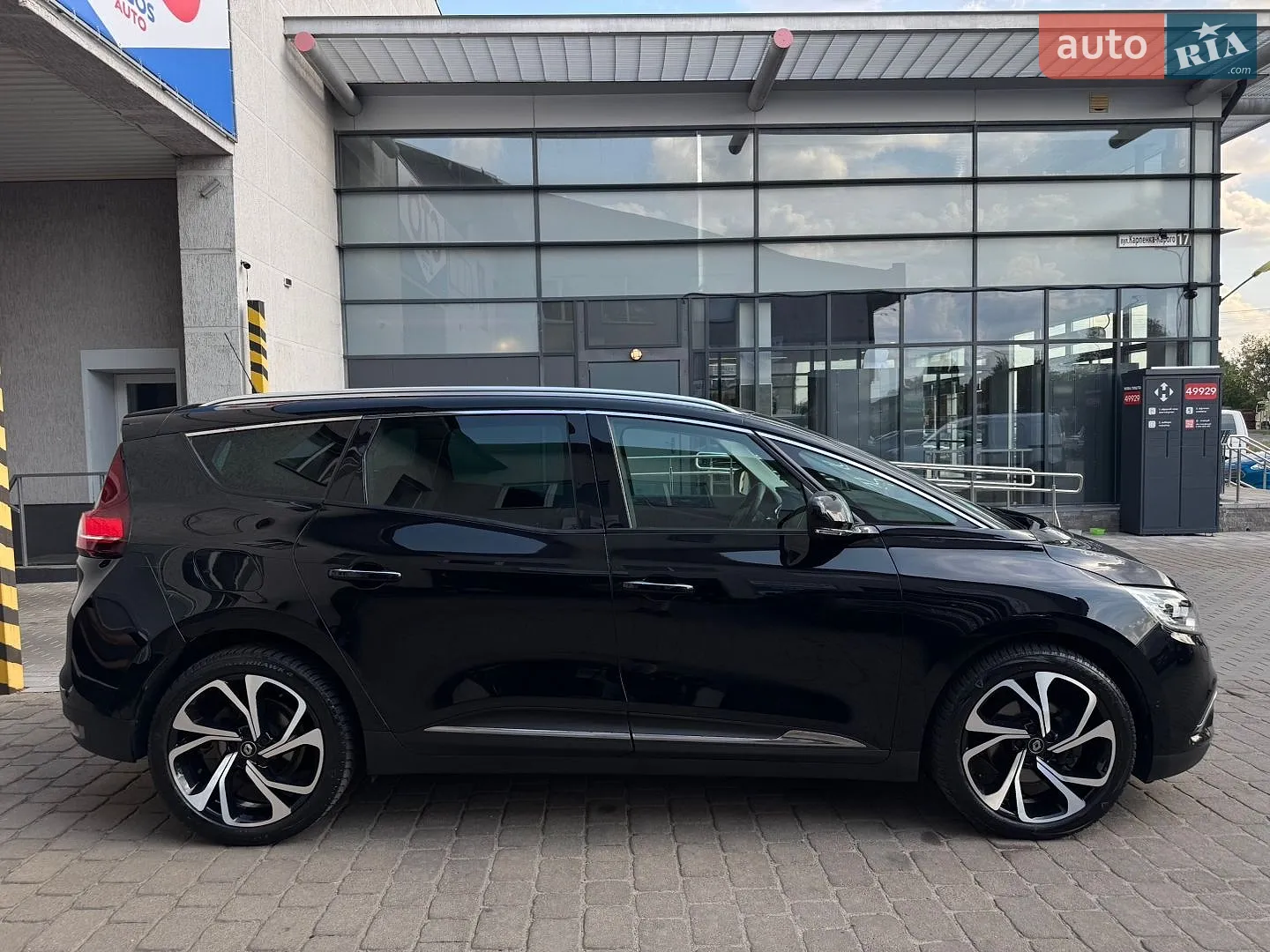 Renault Grand Scenic 2019 — 1