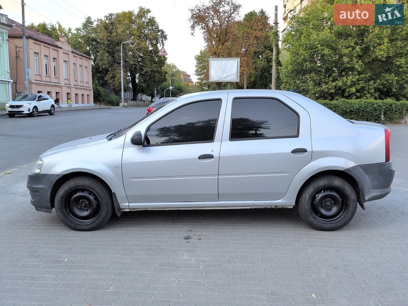 Renault Logan, 2011