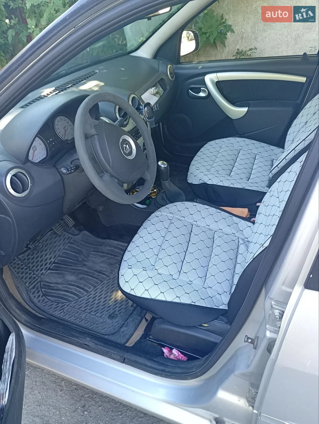 Renault Logan, 2012