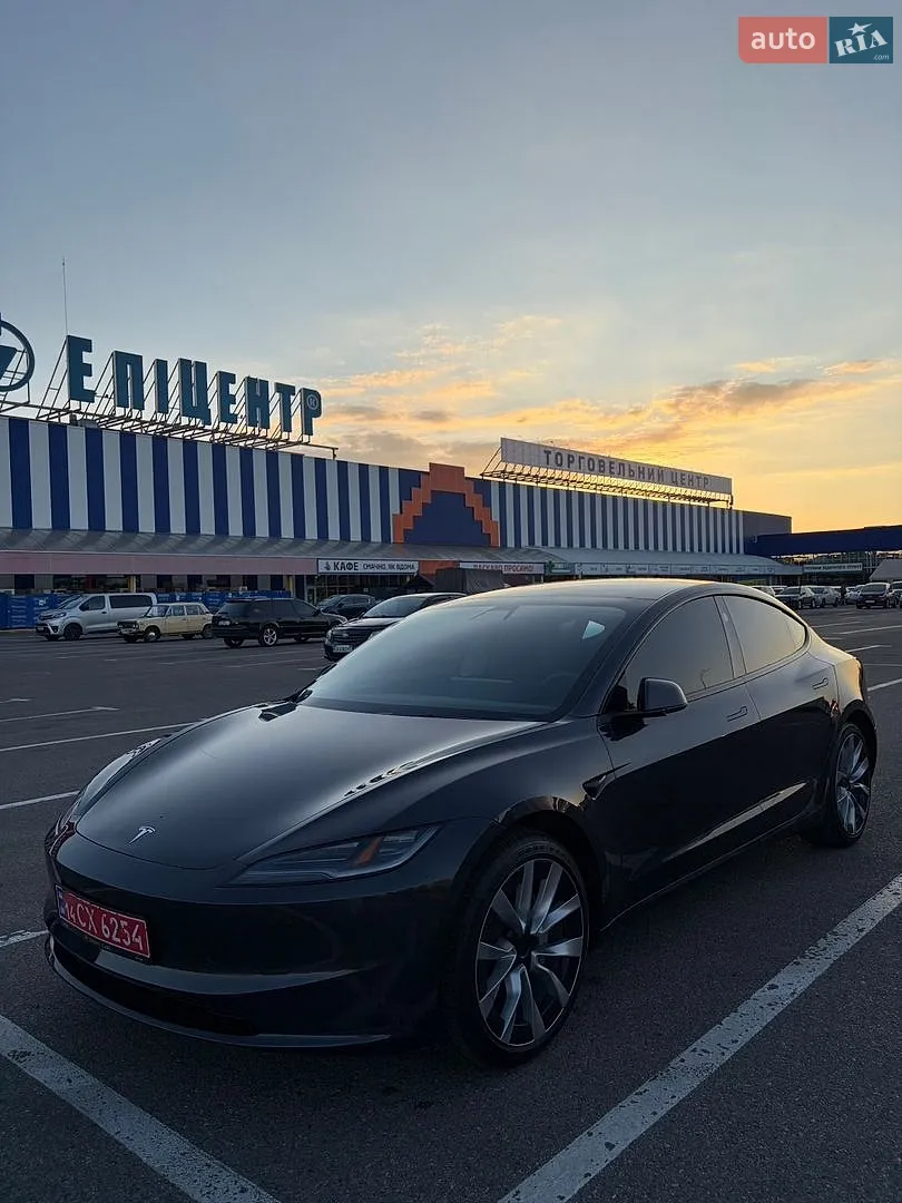 Tesla Model 3, 2024