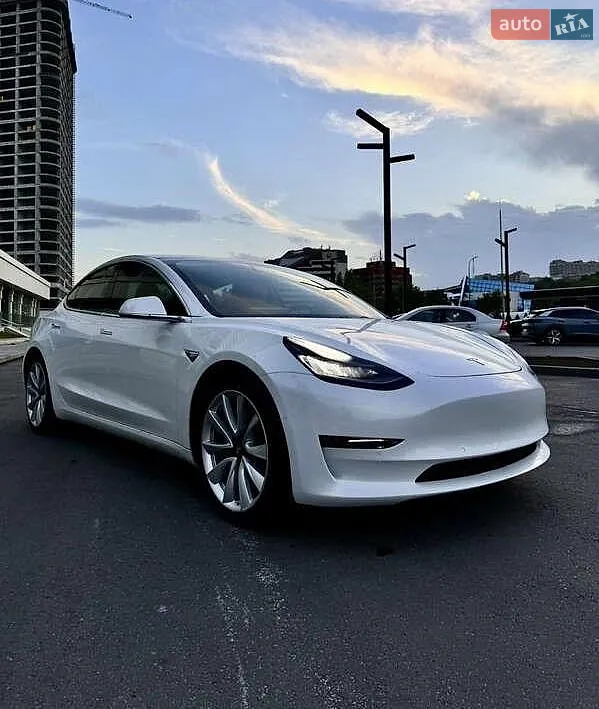 Tesla Model 3, 2019