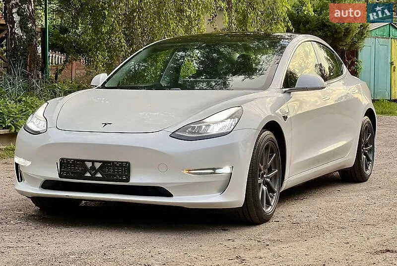 Tesla Model 3, 2020