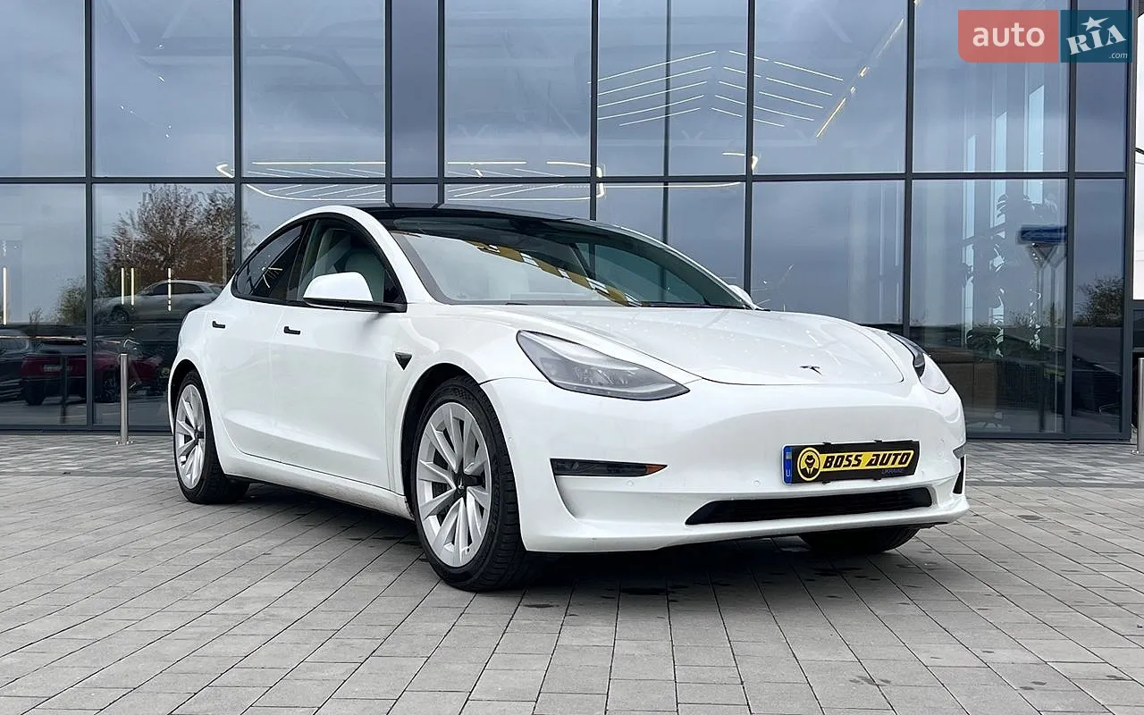 Tesla Model 3, 2022