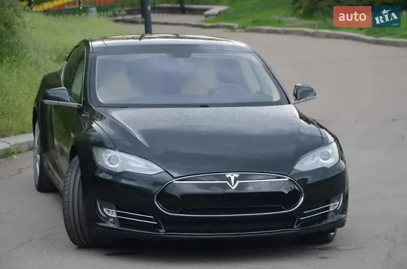 Tesla Model S, 2012
