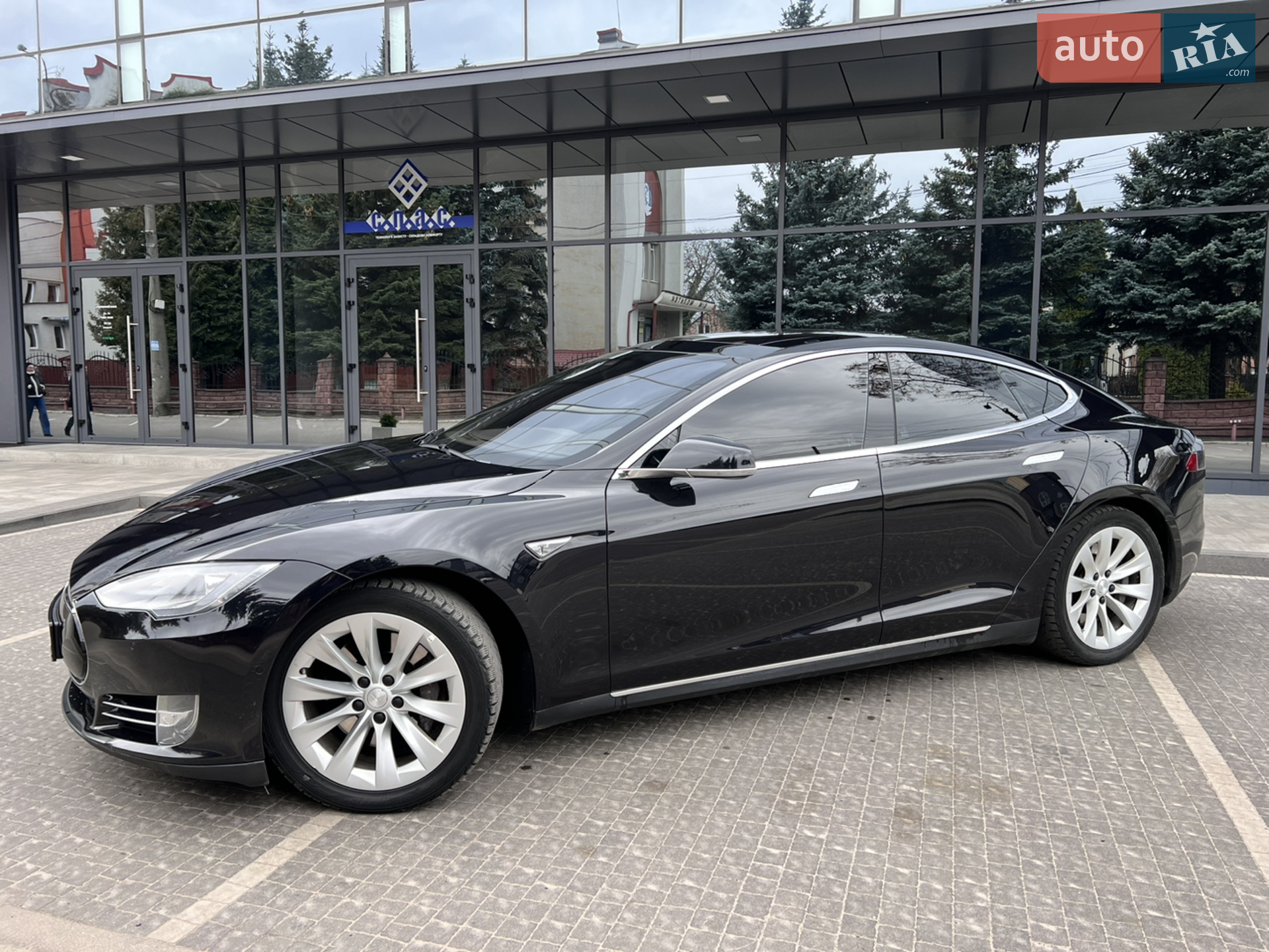 Tesla Model S, 2015