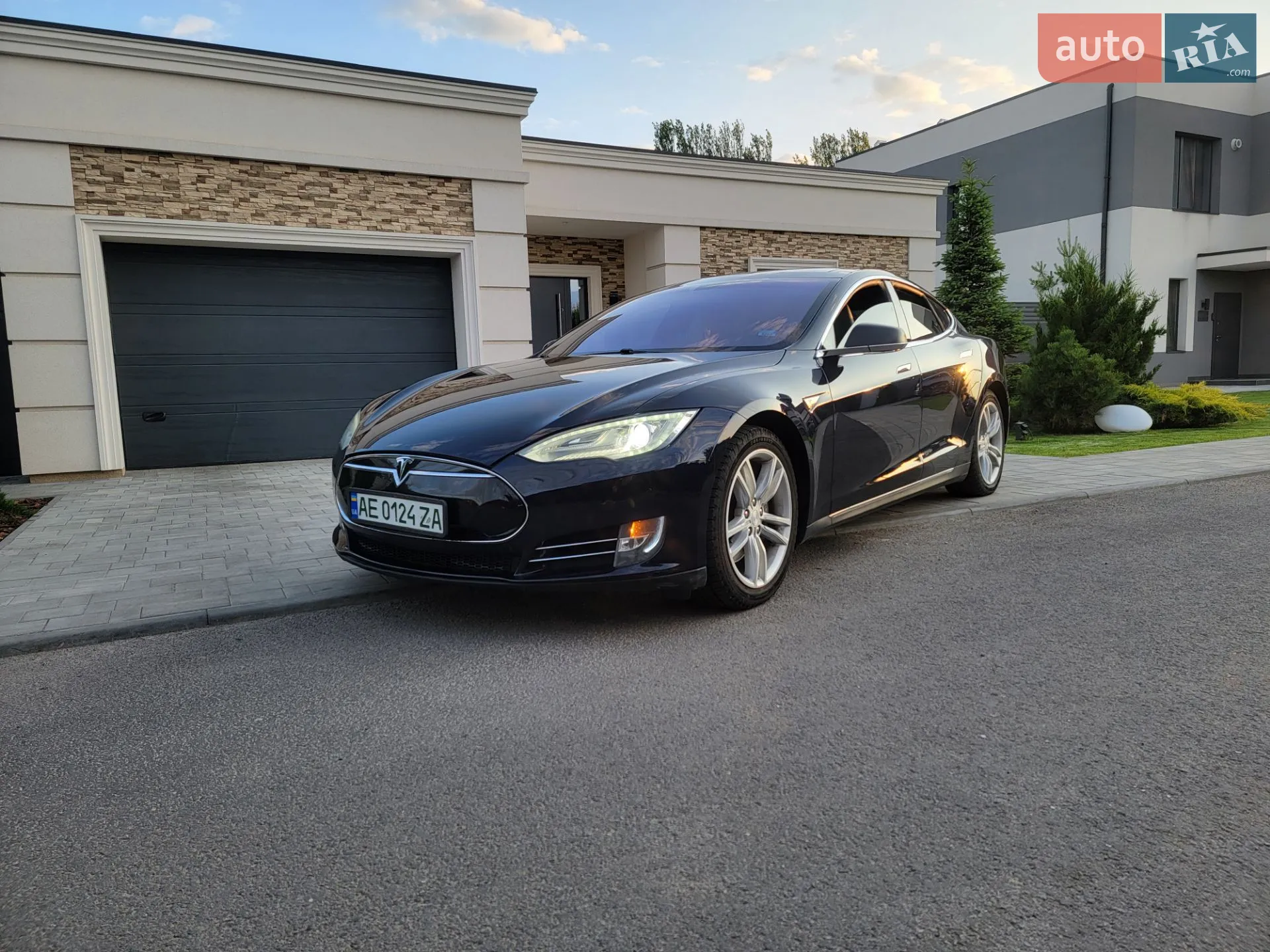 Tesla Model S, 2013