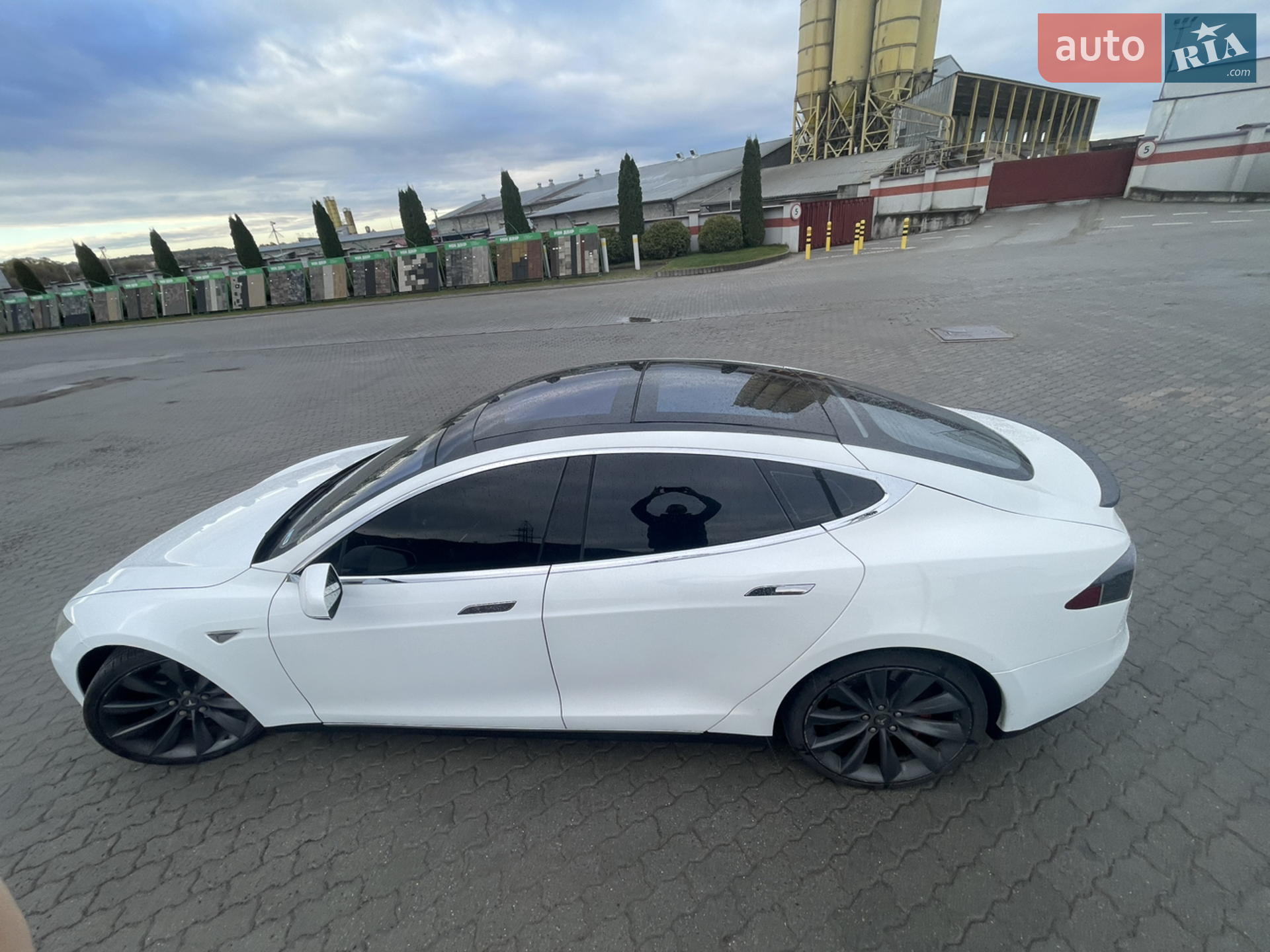 Tesla Model S, 2014