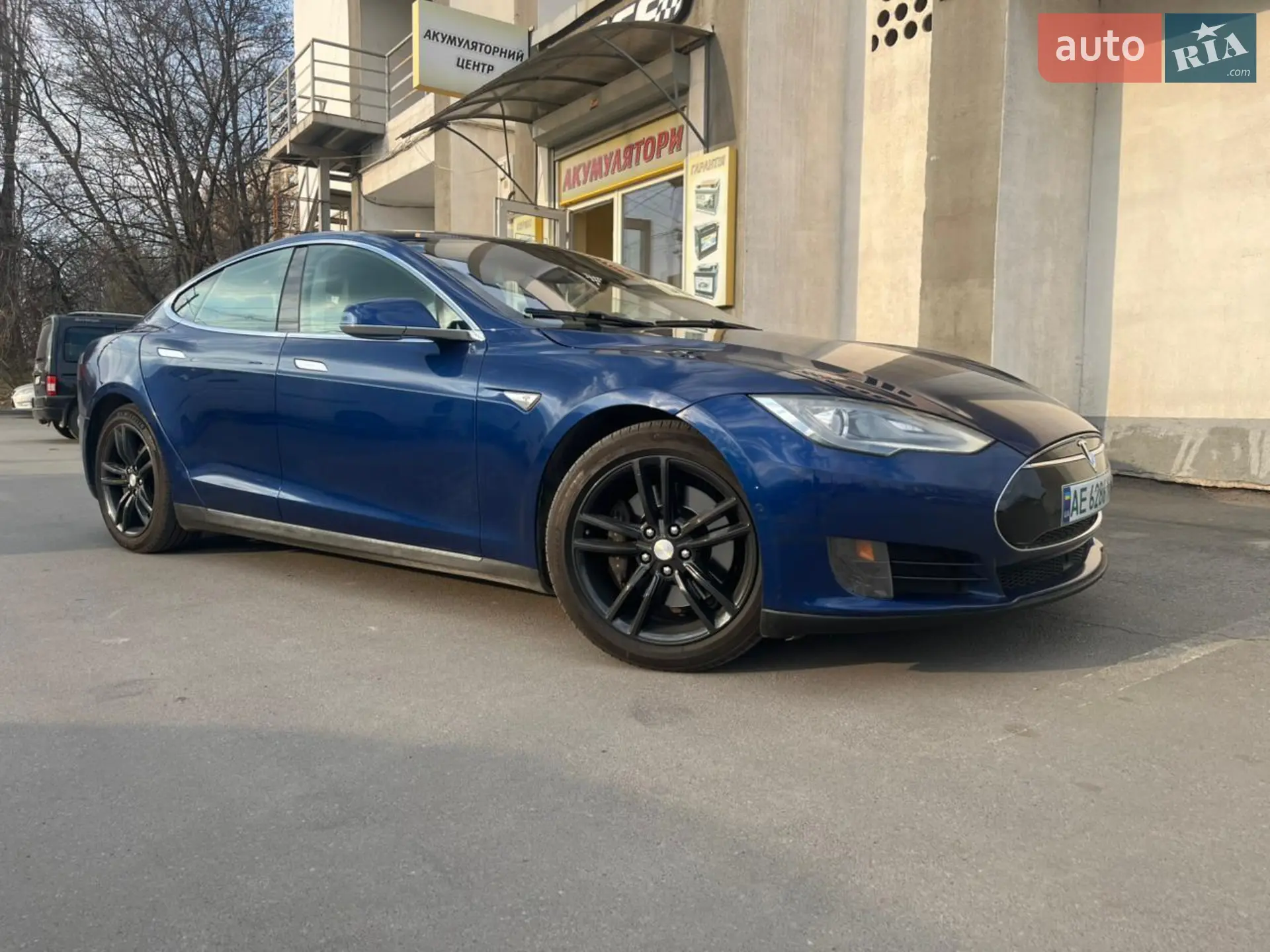 Tesla Model S, 2015