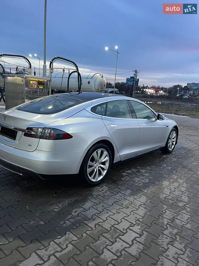 Tesla Model S, 2013