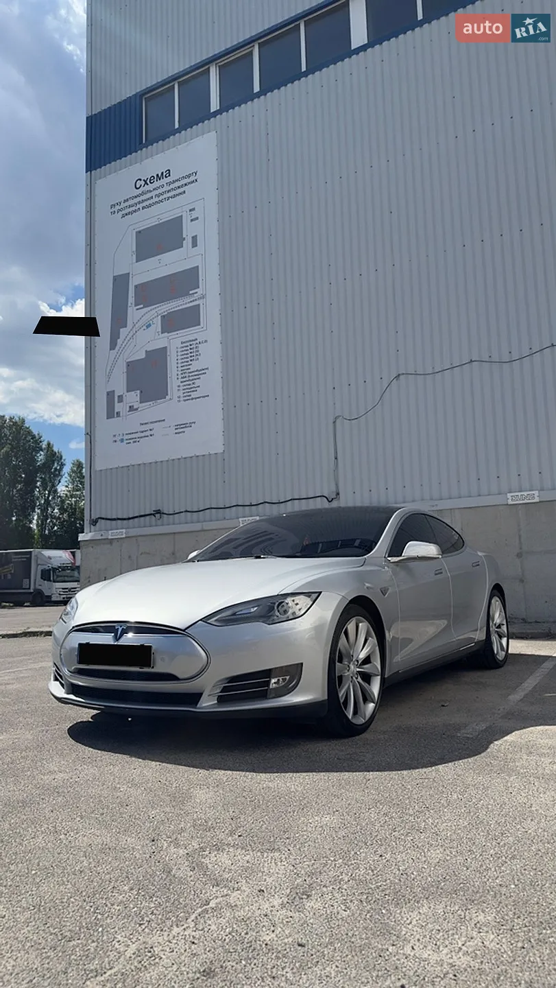 Tesla Model S, 2013
