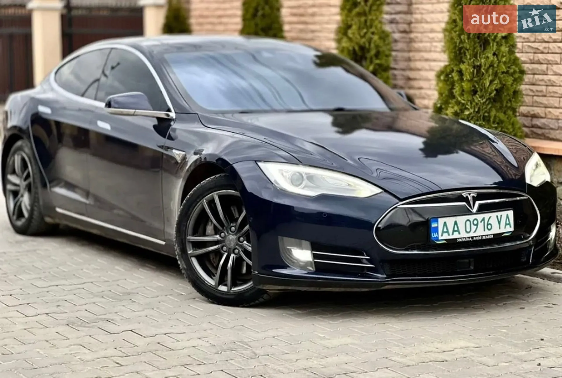 Tesla Model S, 2014