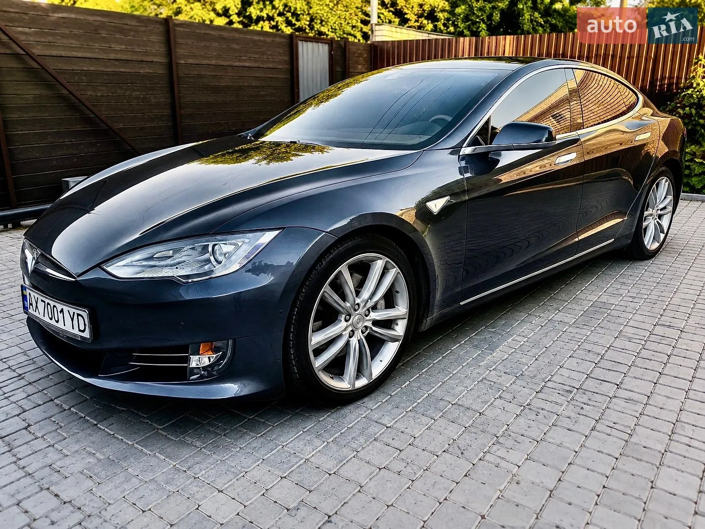 Tesla Model S, 2015