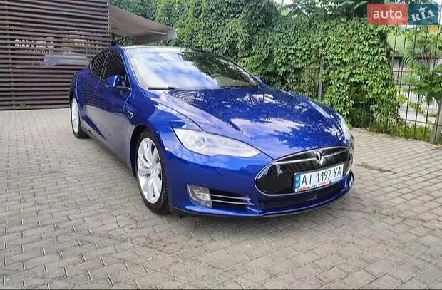Tesla Model S, 2015