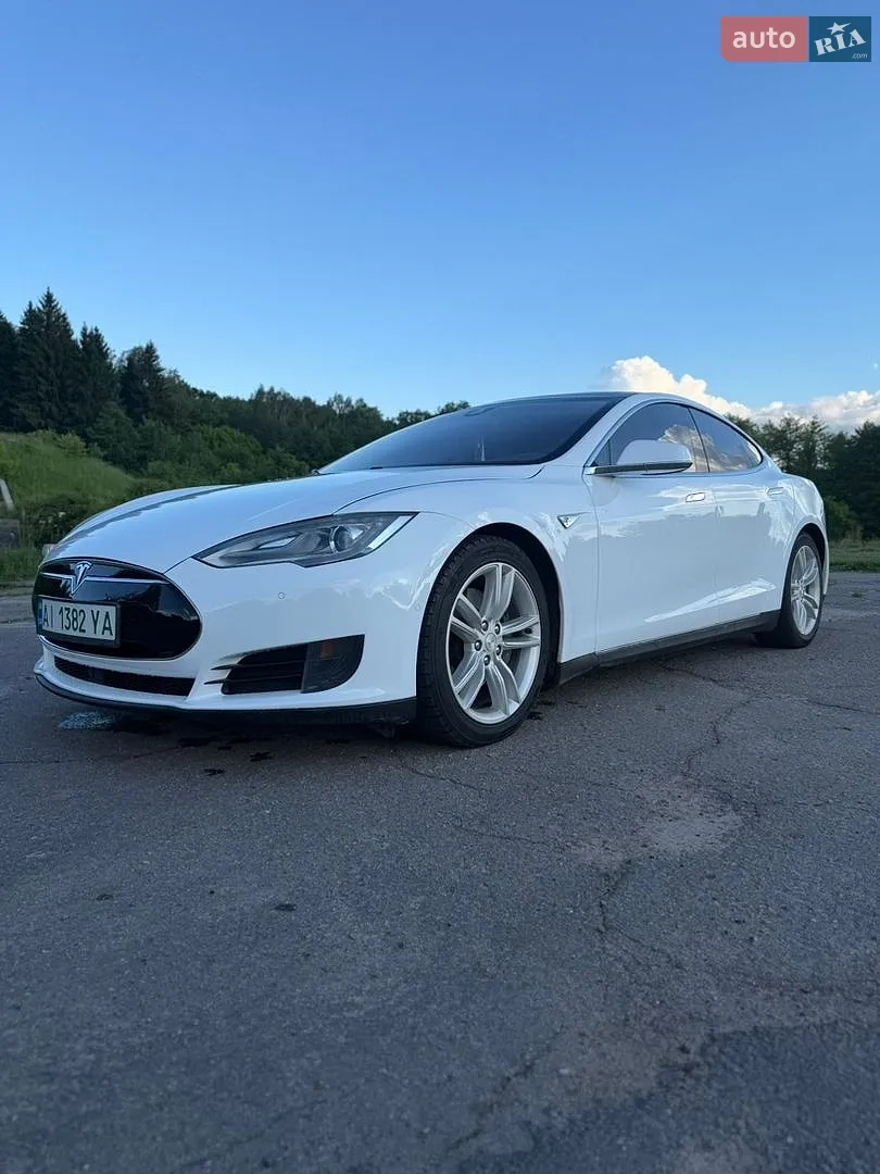 Tesla Model S, 2015